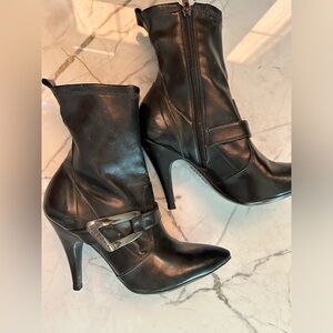 Black heeled boots